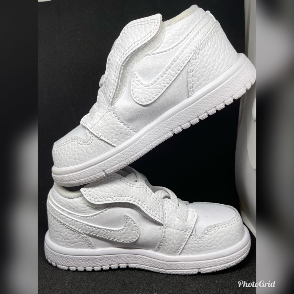 Toddler White Nike Sneakers| 6C